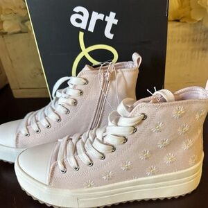 Art Class Blush Embroidered Floral High-Top Sneakers Size 5 New